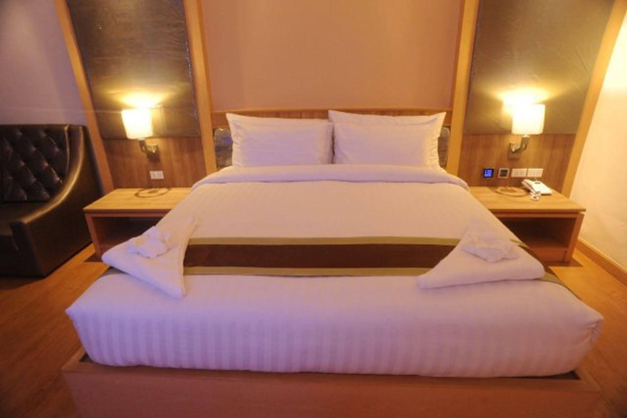 Kitlada Hotel Udonthani Екстериор снимка