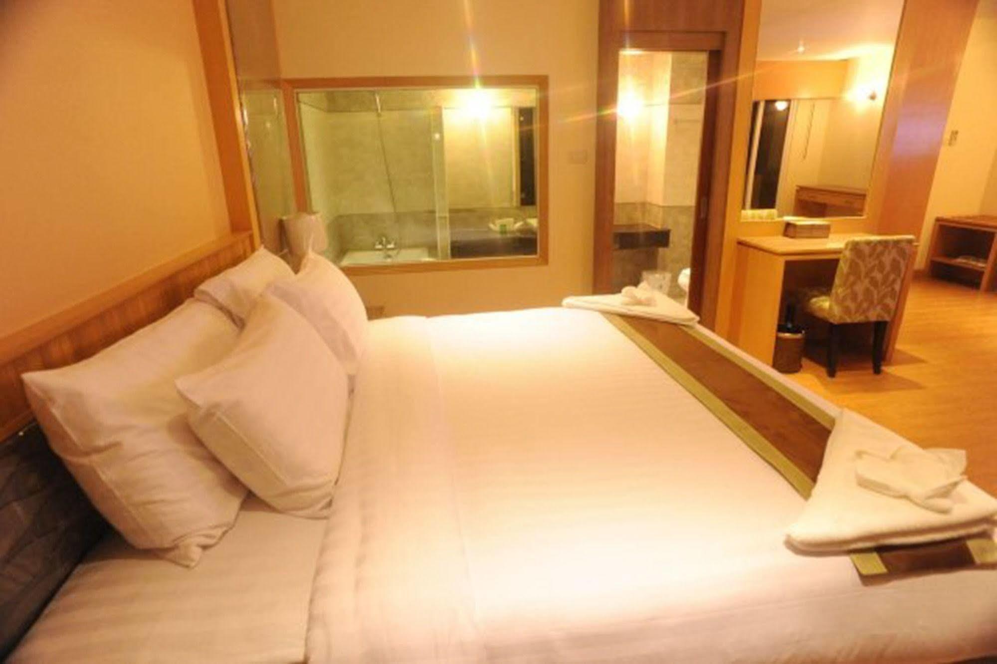 Kitlada Hotel Udonthani Екстериор снимка