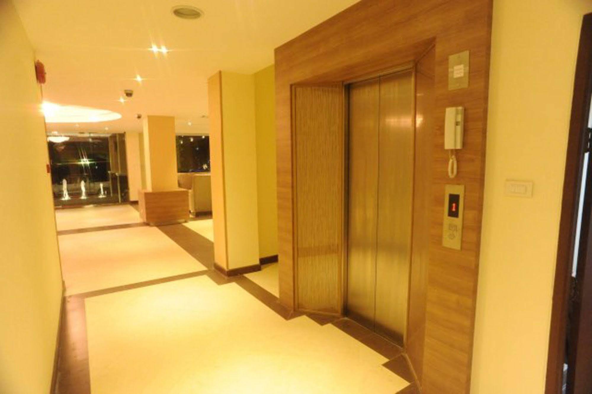 Kitlada Hotel Udonthani Екстериор снимка